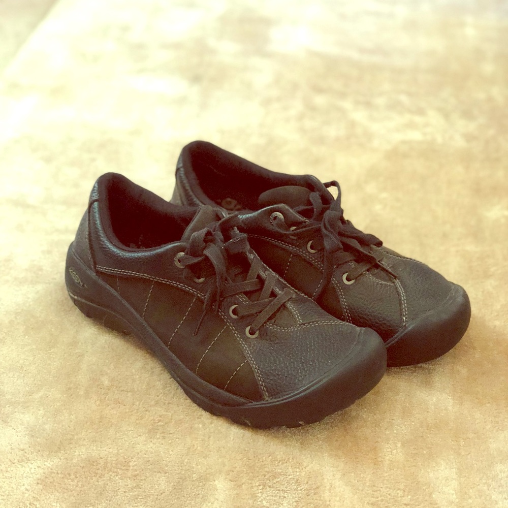 Keens tennis shoes
